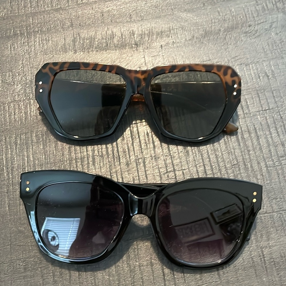 Pair of Women's Tortoise Shell Print Square
Sunglasses - Universal Thread™ Brown
